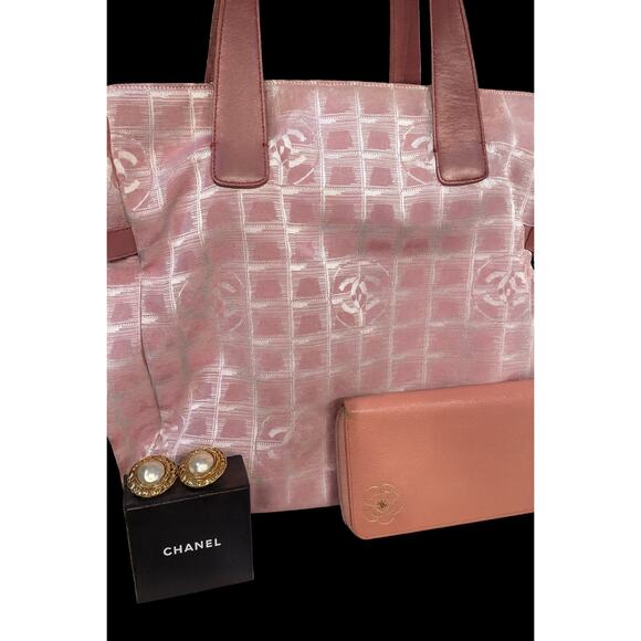 Boo Boo Bundle CHANEL Pink Bundle! 3 Pieces*Tote, Wallet, earrings! LTD Edition - Picture 1 of 1